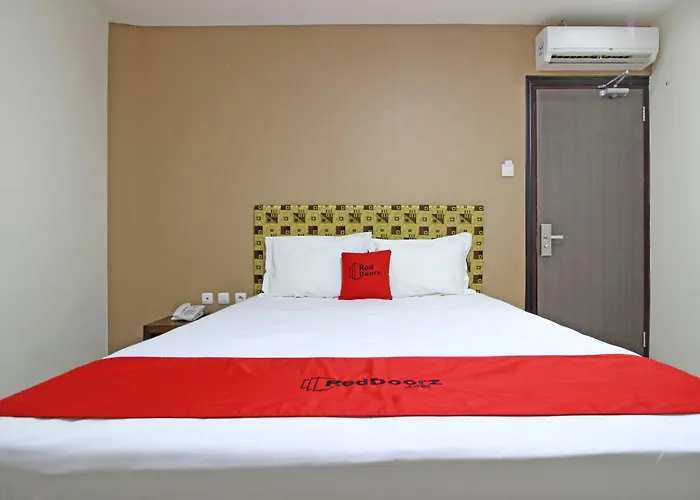 Reddoorz Near Uns SoloHotel di Solo